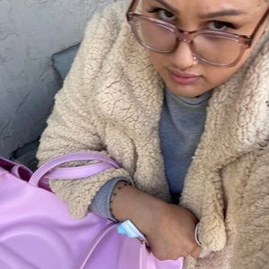 Meet your Posher, Maya